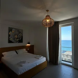 Hotel Serenity In